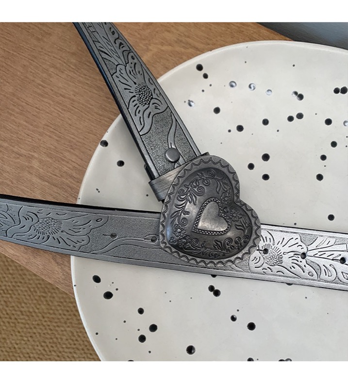 レディース ベルト レディース レザーベルト ハート柄バックル 個性派合成皮革ベルト