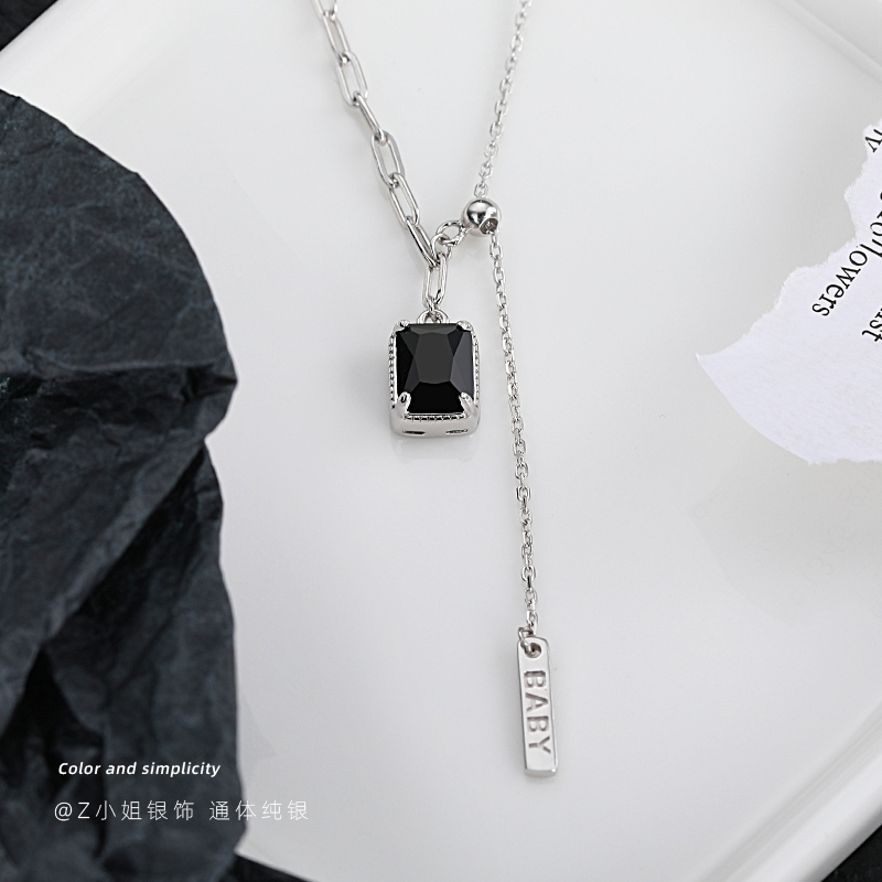 ブラックストーン付き二連チェーンネックレス