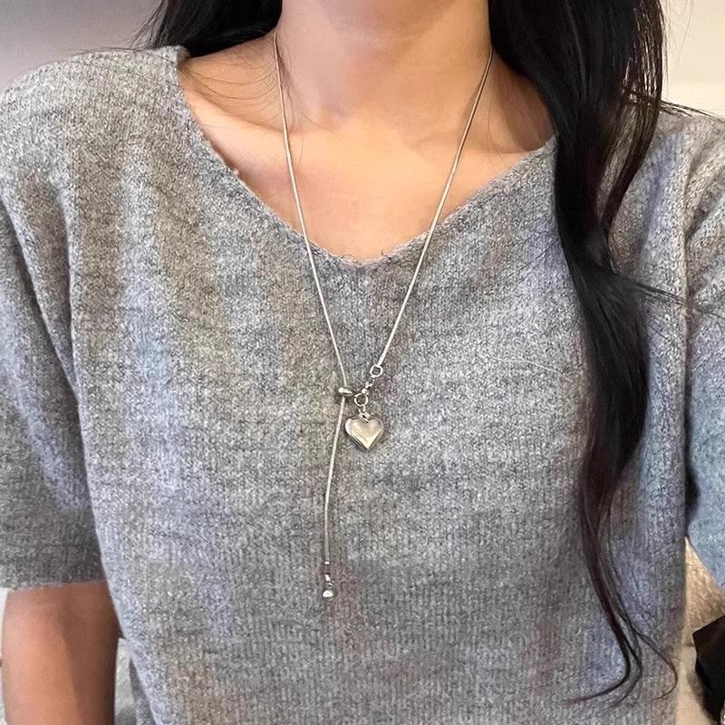 ハート型チャーム付きロングネックレス