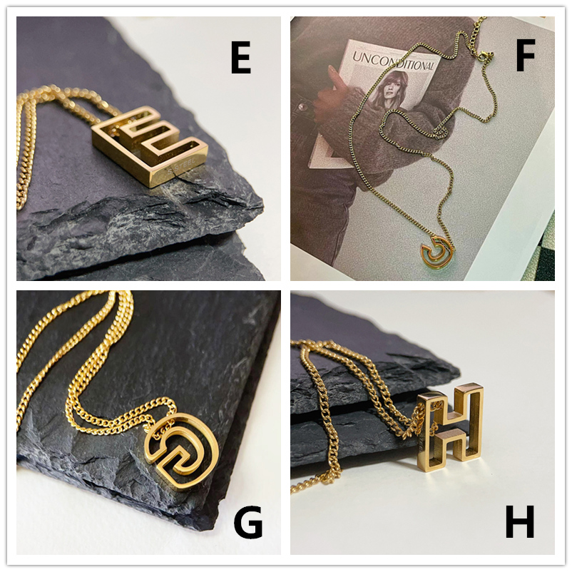 頭文字 イニシャルゴールドネックレス 錆びにくい