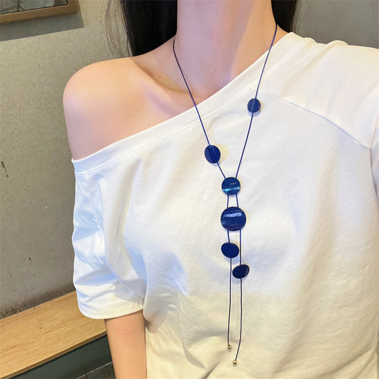 ゴールド円形プレート長鎖ネックレス