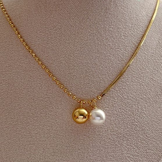 パール付き高級感ゴールドチェーンネックレス