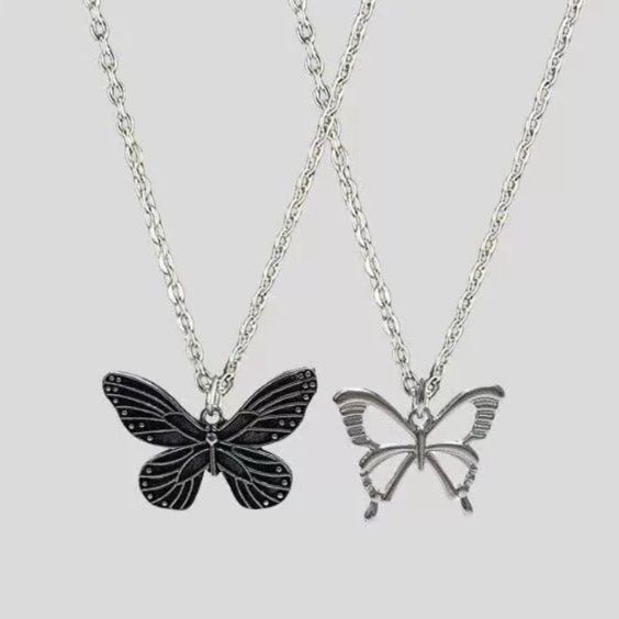 蝶々モチーフの繊細レディースネックレス
