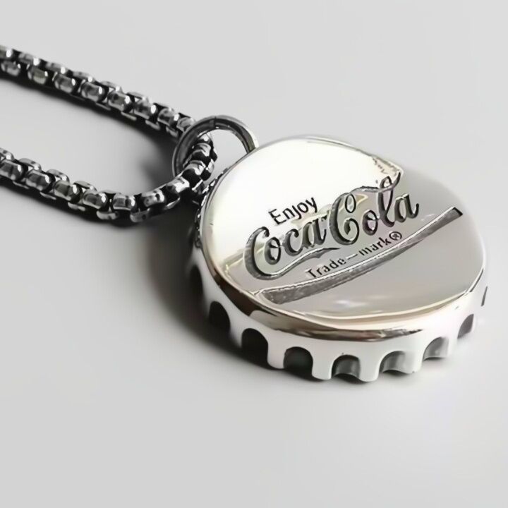 王冠型ボトルキャップモチーフネックレス