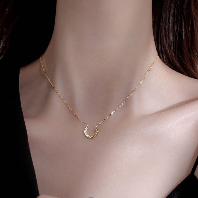 蹄鉄 三日月ネックレス