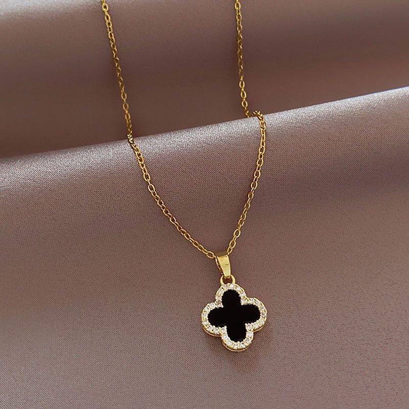 四つ葉クローバーペンダントネックレス