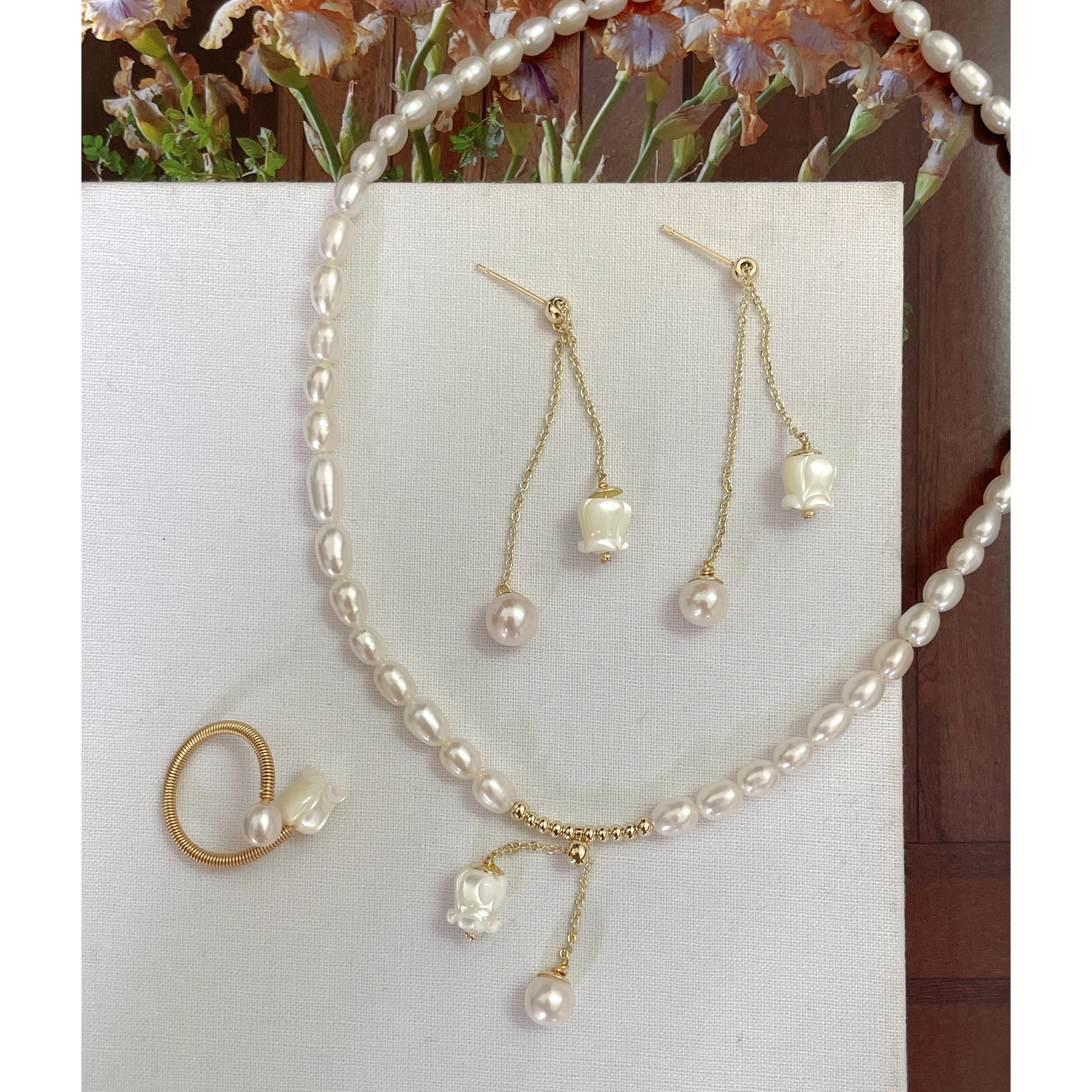 パールチャーム付きネックレス