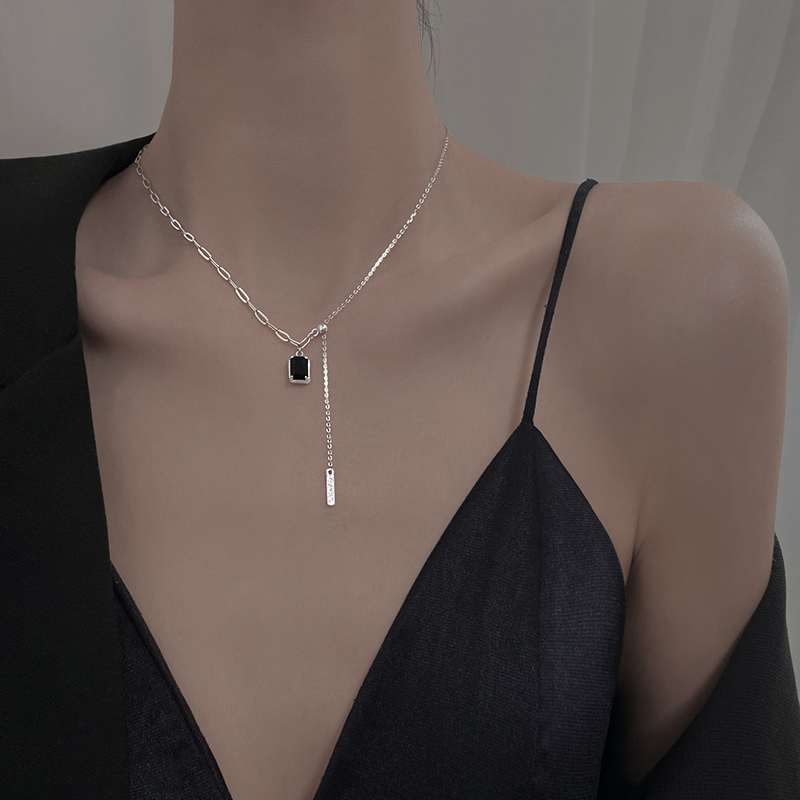 ブラックストーン付き二連チェーンネックレス