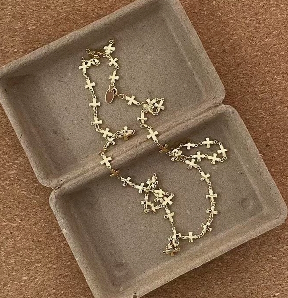 ゴールド十字架チェーンネックレス