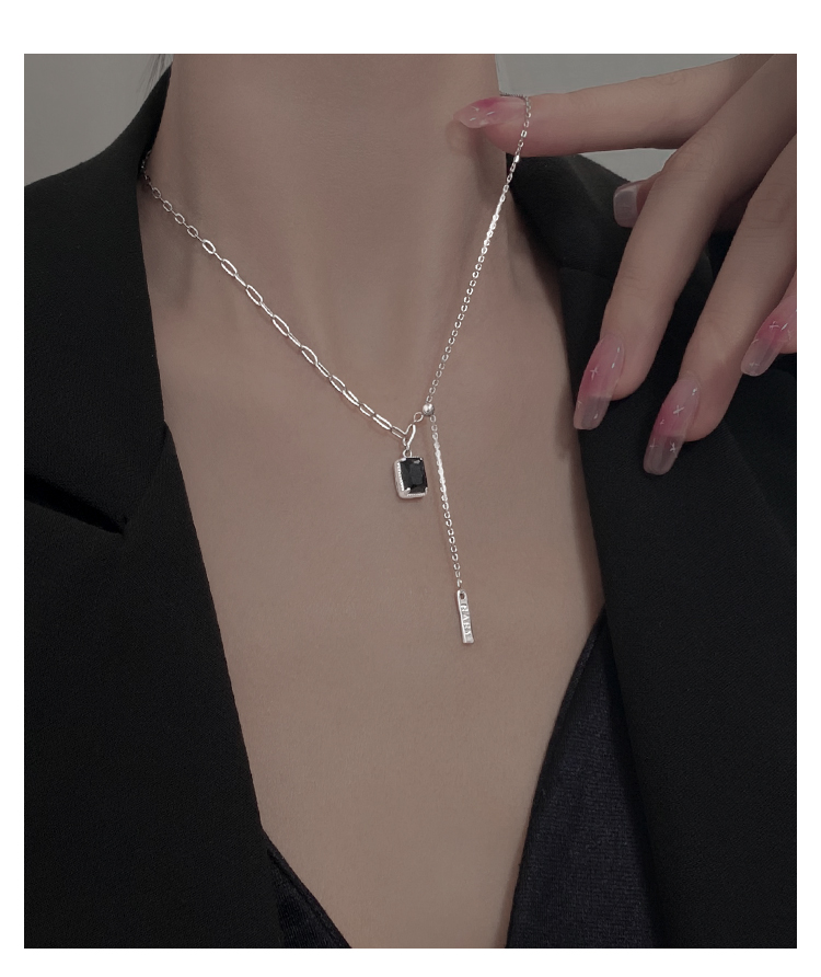 ブラックストーン付き二連チェーンネックレス