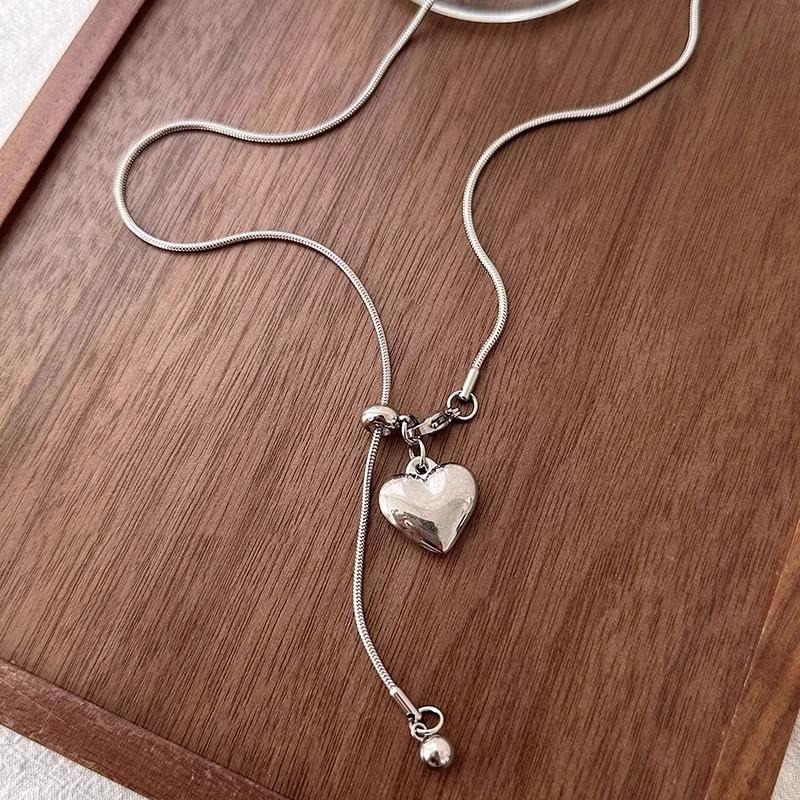 ハート型チャーム付きロングネックレス