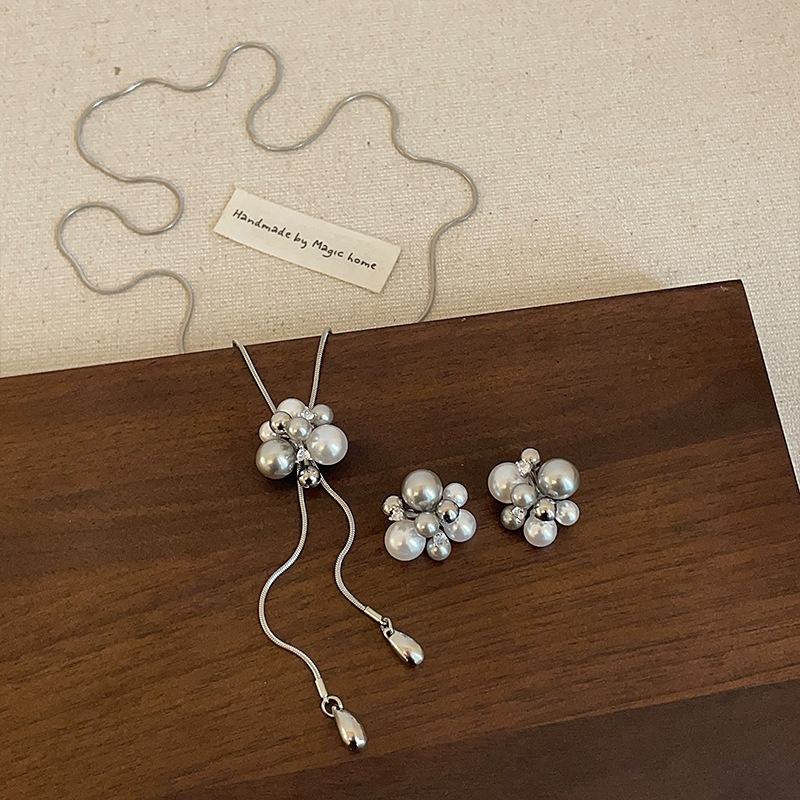 パール花束モチーフ シルバーネックレス 