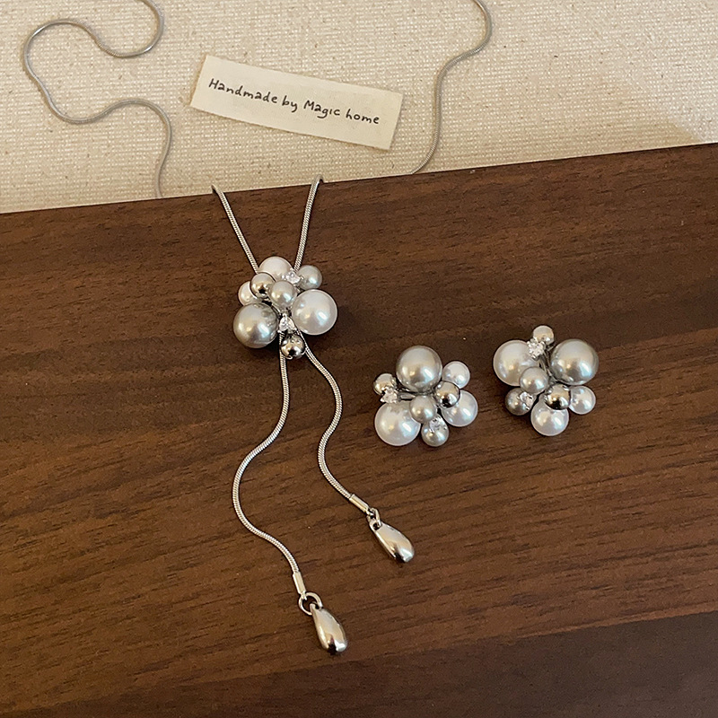 パール花束モチーフ シルバーネックレス 