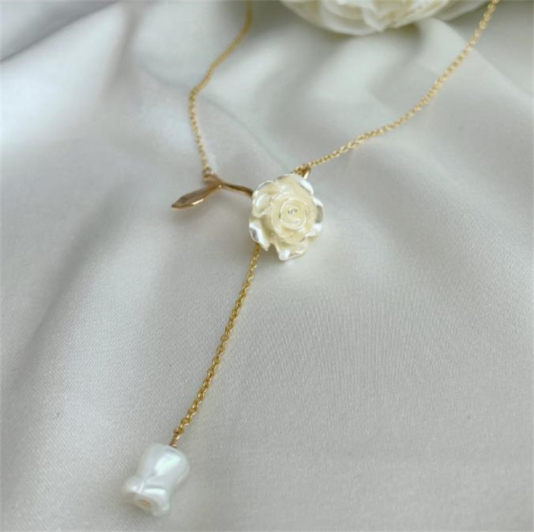 ゴールド薔薇モチーフネックレス