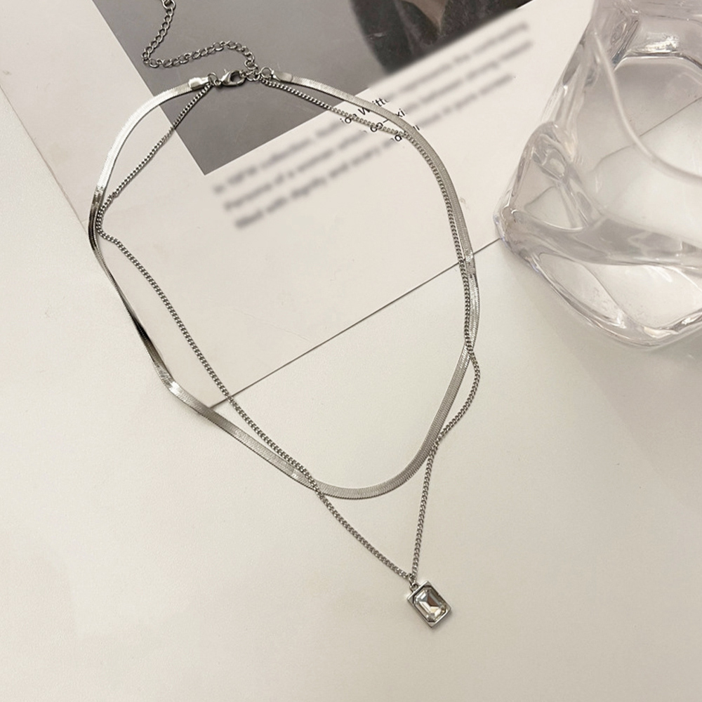 ゴールド二連チェーン角型ペンダント首飾り