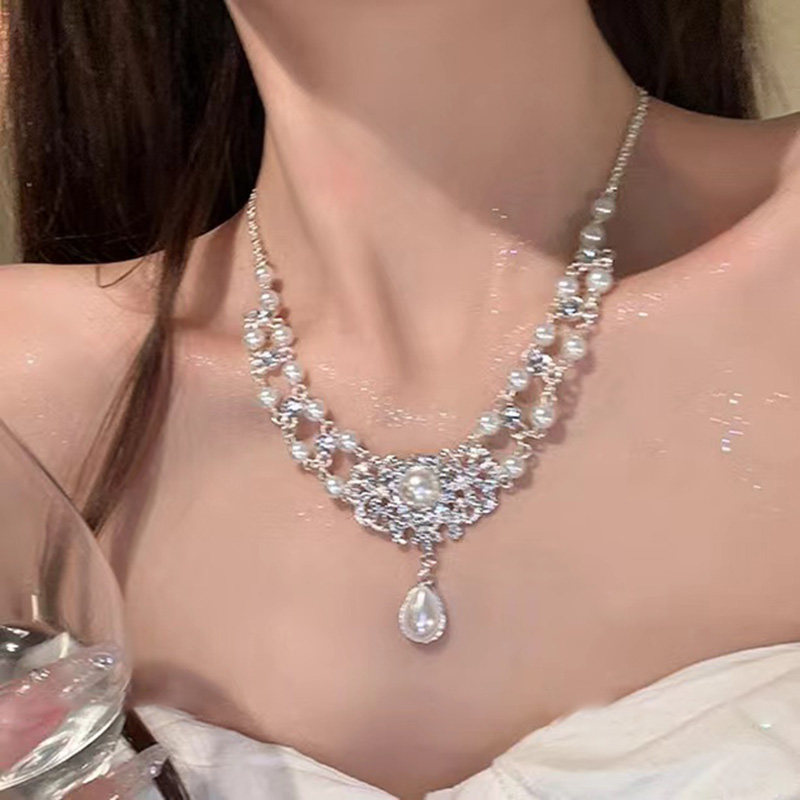 華麗な雫型装飾付き二連パールレディースネックレス
