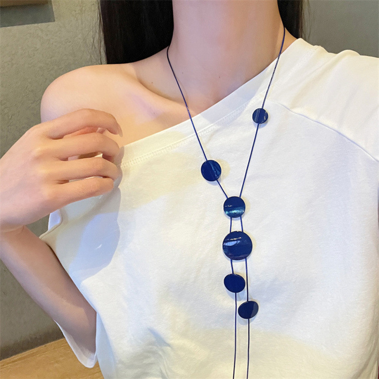 ゴールド円形プレート長鎖ネックレス