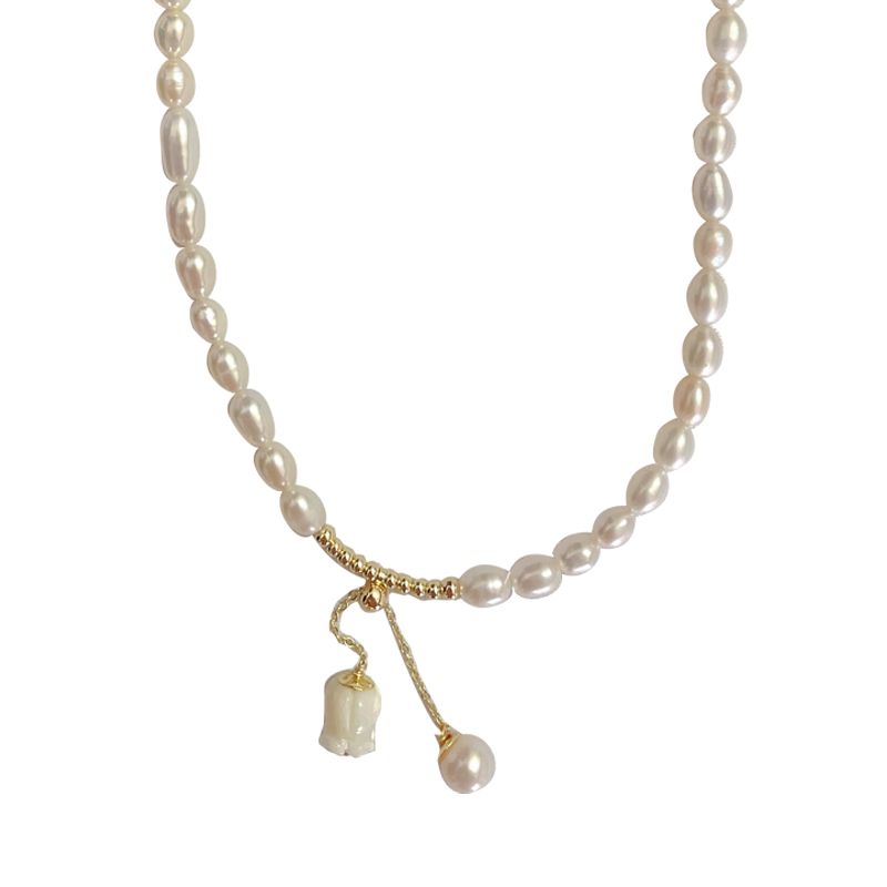 パールチャーム付きネックレス
