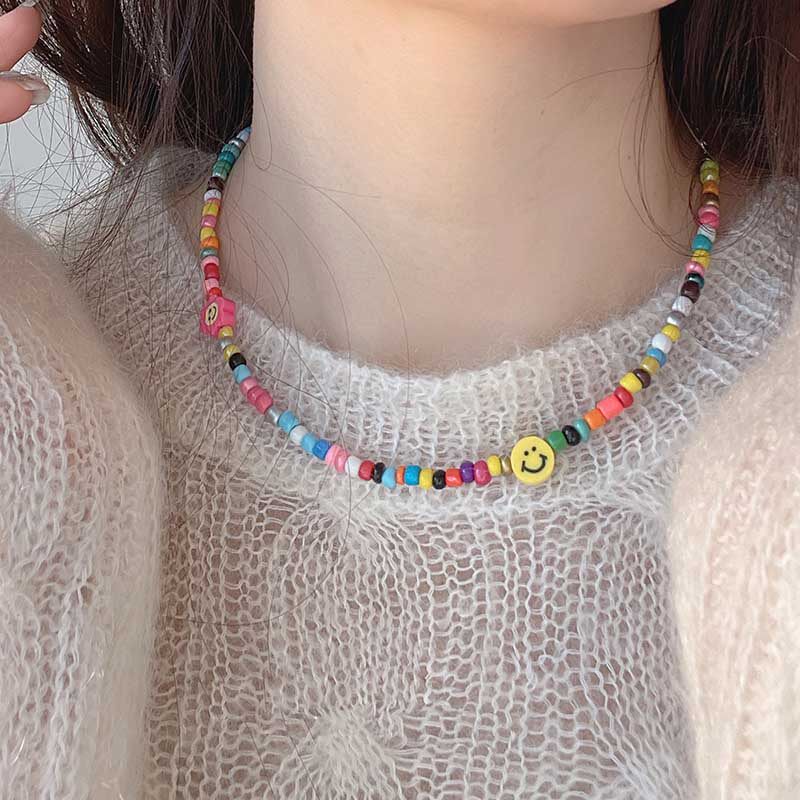 スマイルモチーフ付き多彩なパールビーズネックレス
