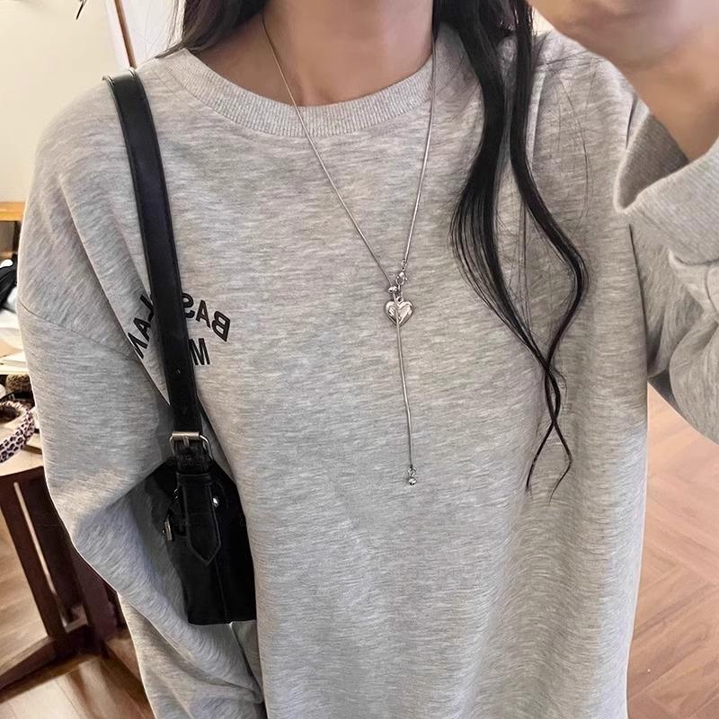 ハート型チャーム付きロングネックレス