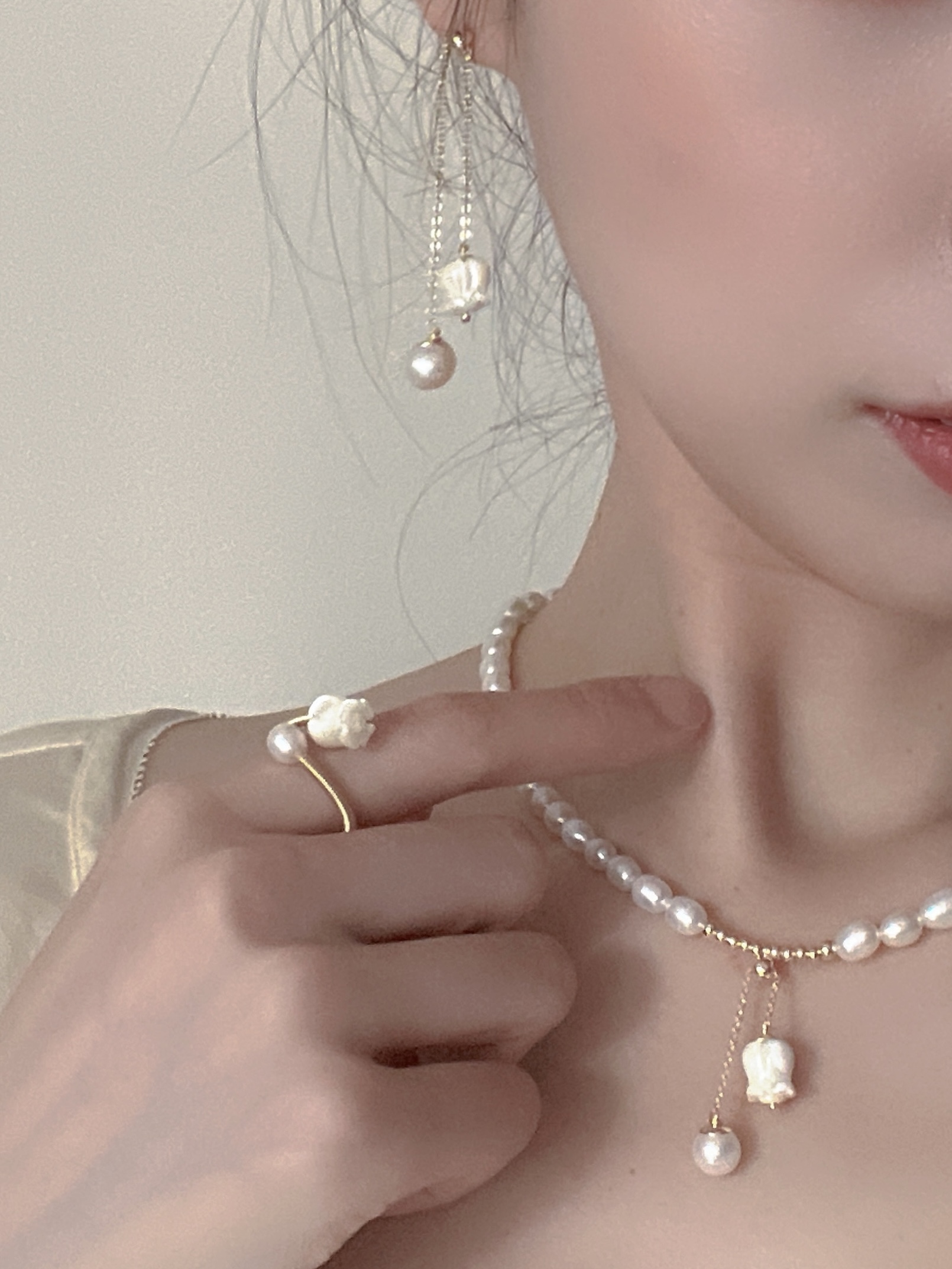 パールチャーム付きネックレス