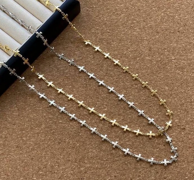 ゴールド十字架チェーンネックレス