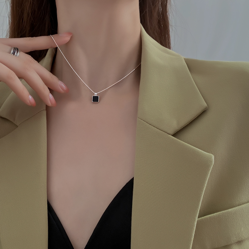 スクエアペンダントチェーンネックレス