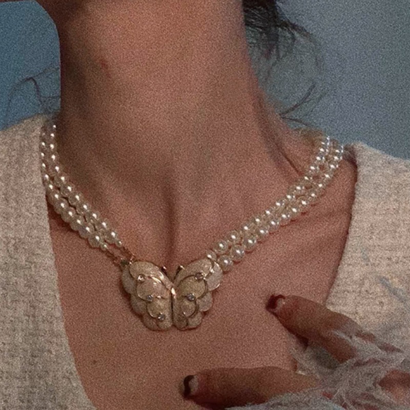 パール蝶々ペンダントネックレス チェーン付き