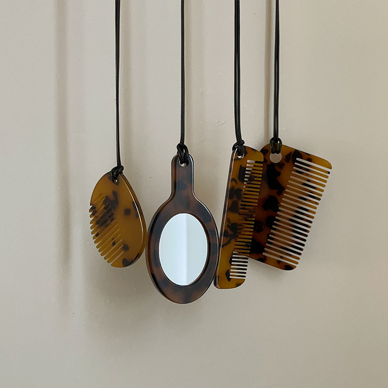 パール付き櫛型ネックレス 上品デザイン