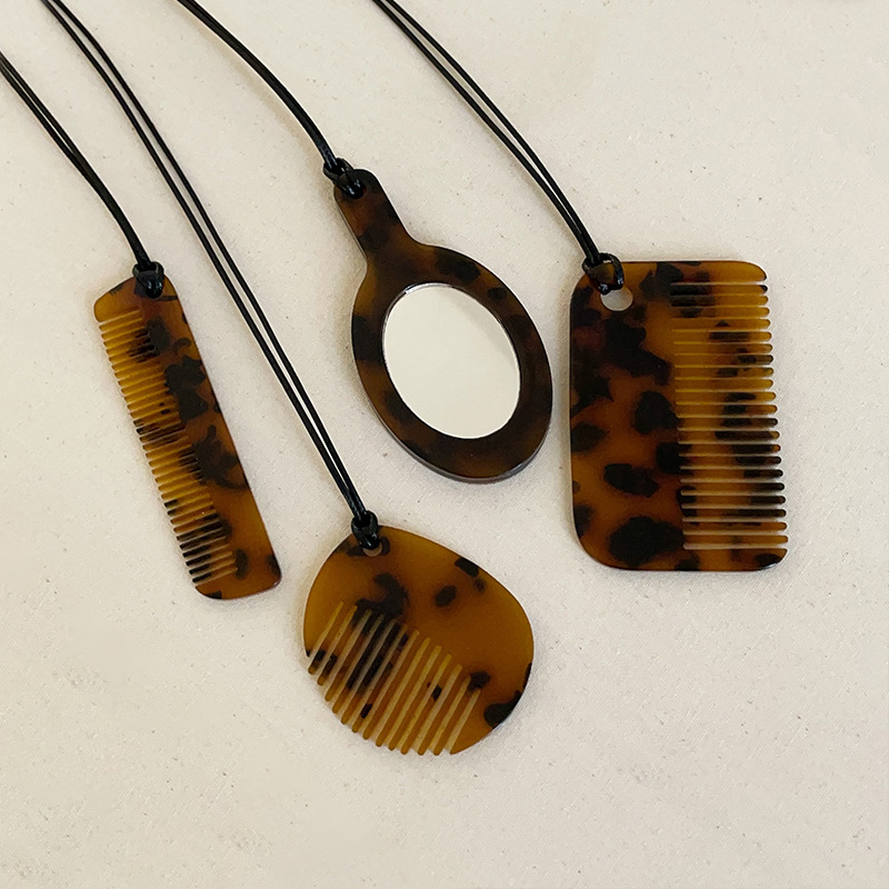 パール付き櫛型ネックレス 上品デザイン