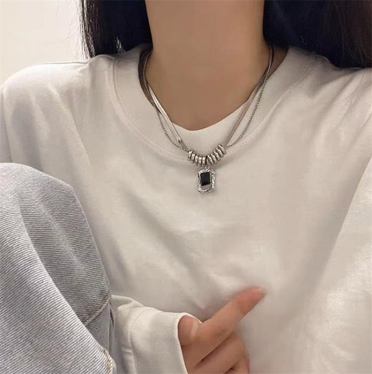 シルバー二重層ペンダント付き