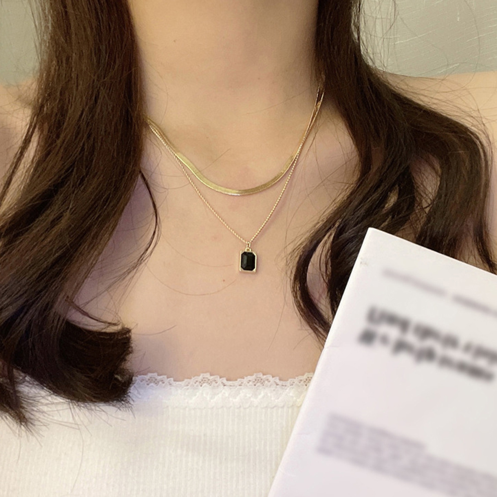 ゴールド二連チェーン角型ペンダント首飾り