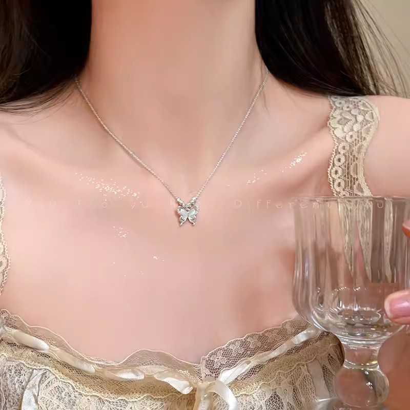 蝶々モチーフ輝石ペンダント