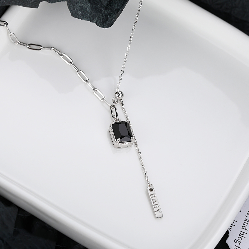 ブラックストーン付き二連チェーンネックレス