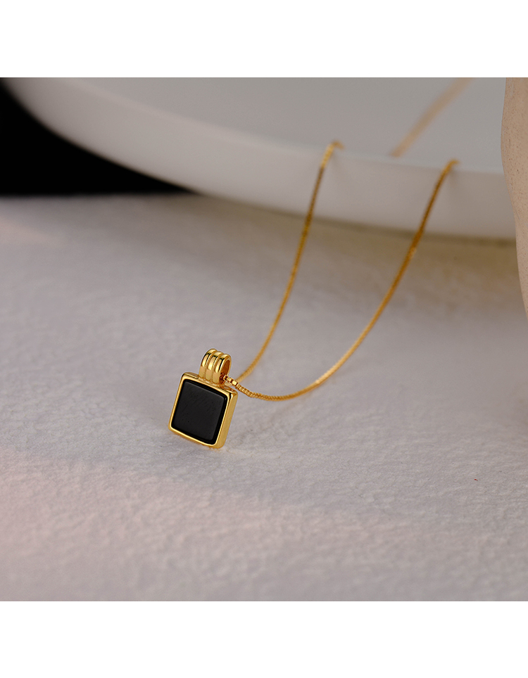 スクエアペンダントチェーンネックレス