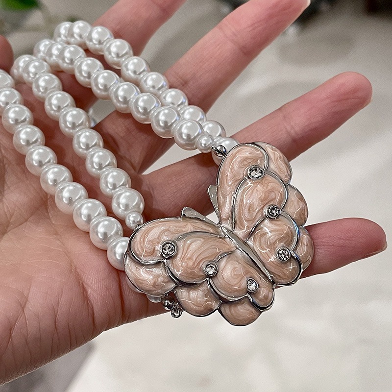 パール蝶々ペンダントネックレス チェーン付き