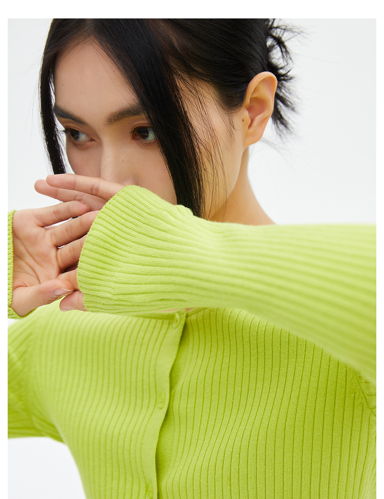 30代ファッション リブニット スクエアネック カットソー