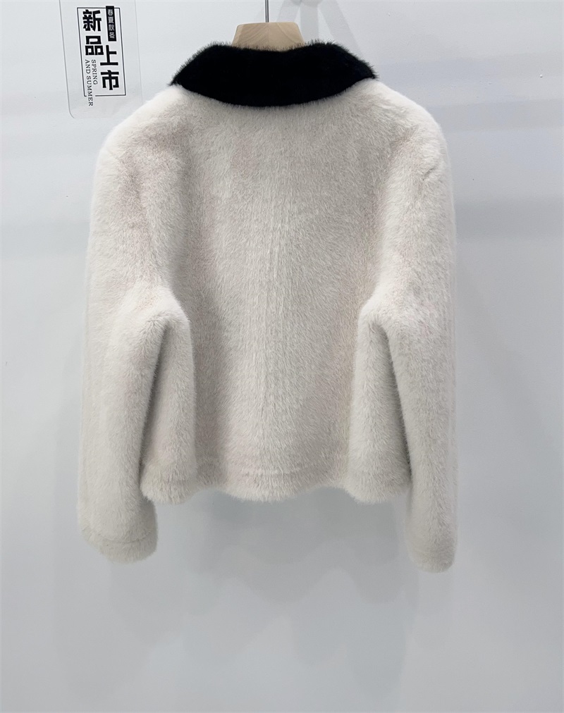 30代ファッション  ふわもこカラー切り替えショートジャケット