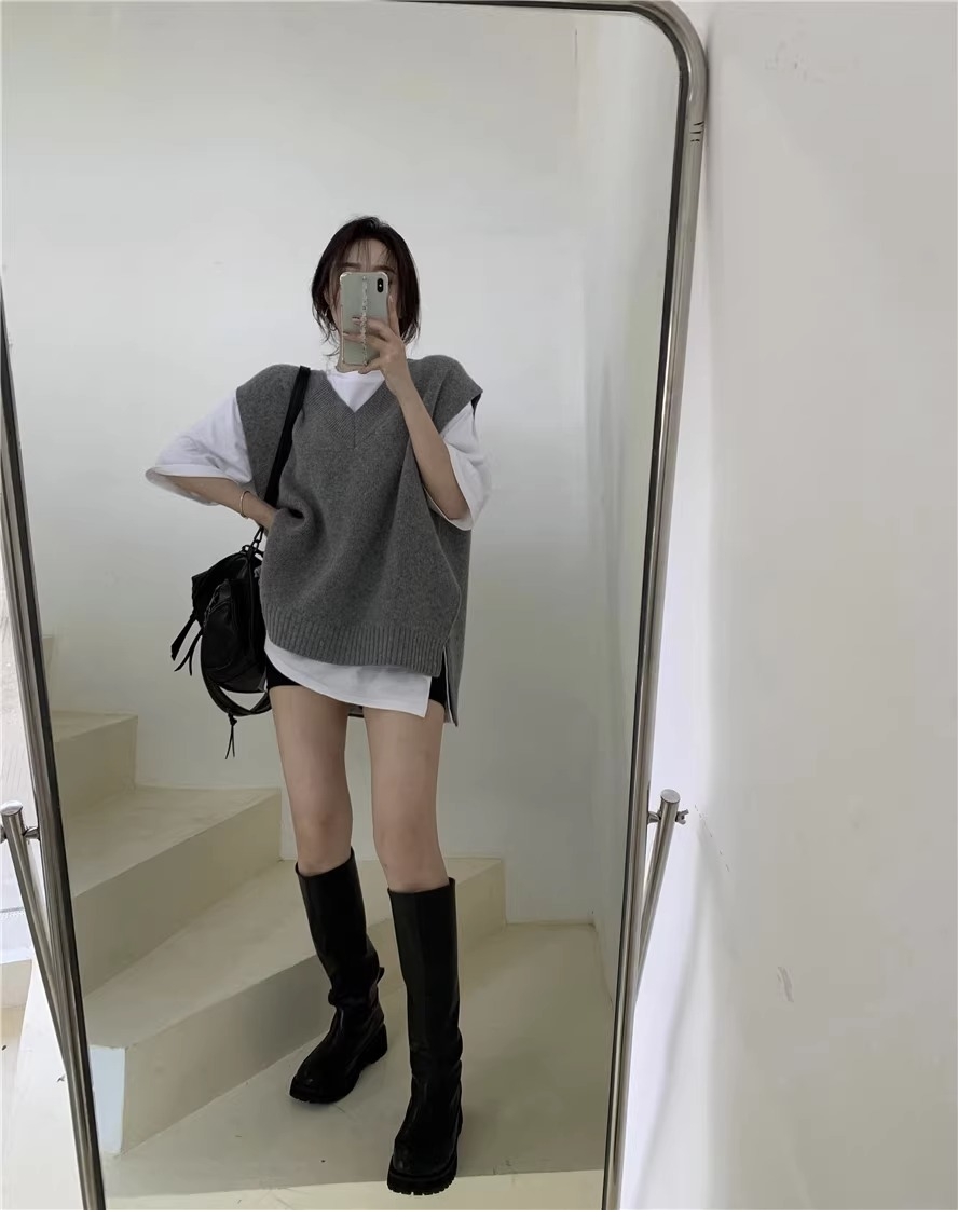 30代ファッション  オーバーサイズVネックニットベスト