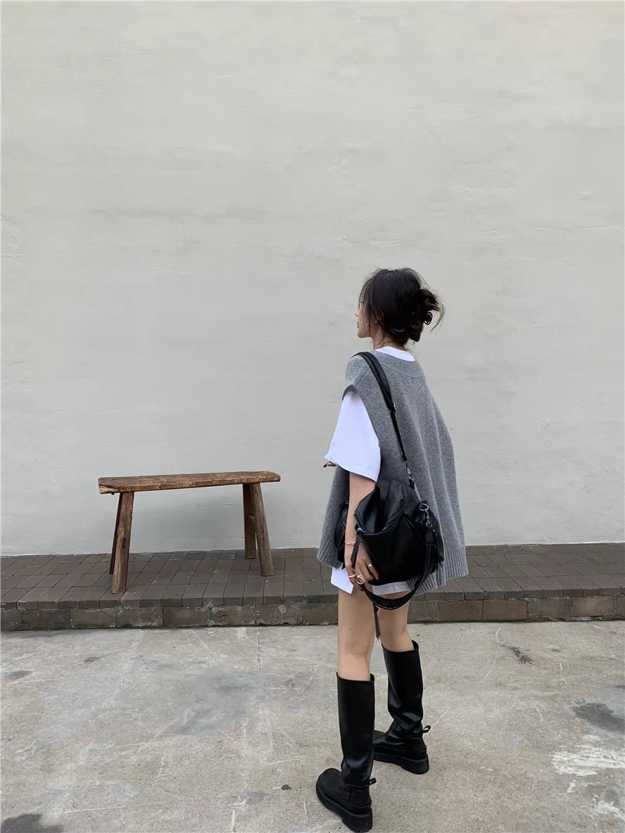 30代ファッション  オーバーサイズVネックニットベスト
