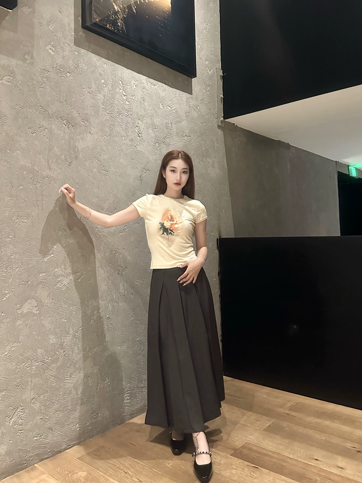 30代ファッション  プリーツロングスカート ベルト付き