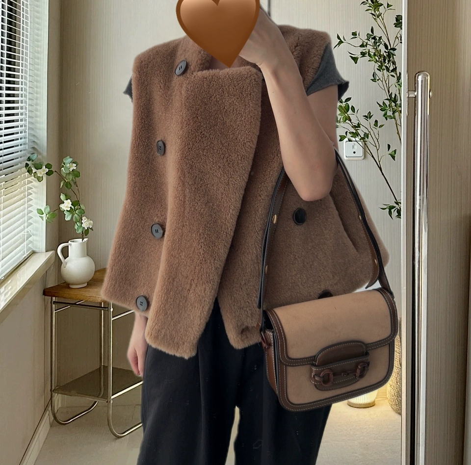 30代ファッション ふわもこショートベスト