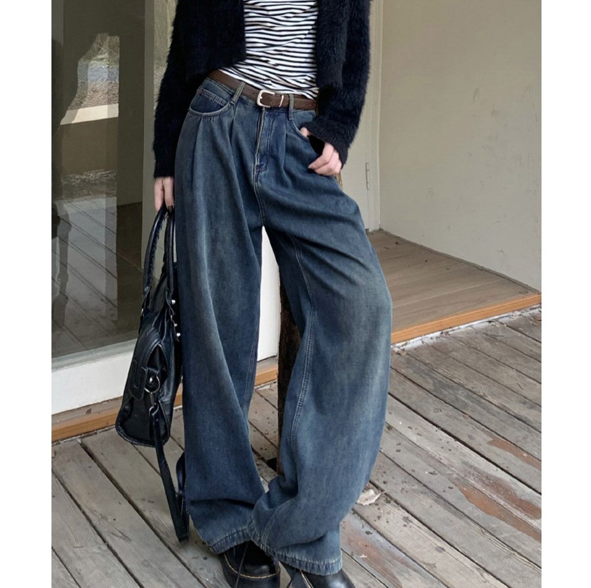 30代ファッション 脚長効果タックワイドデニムパンツ