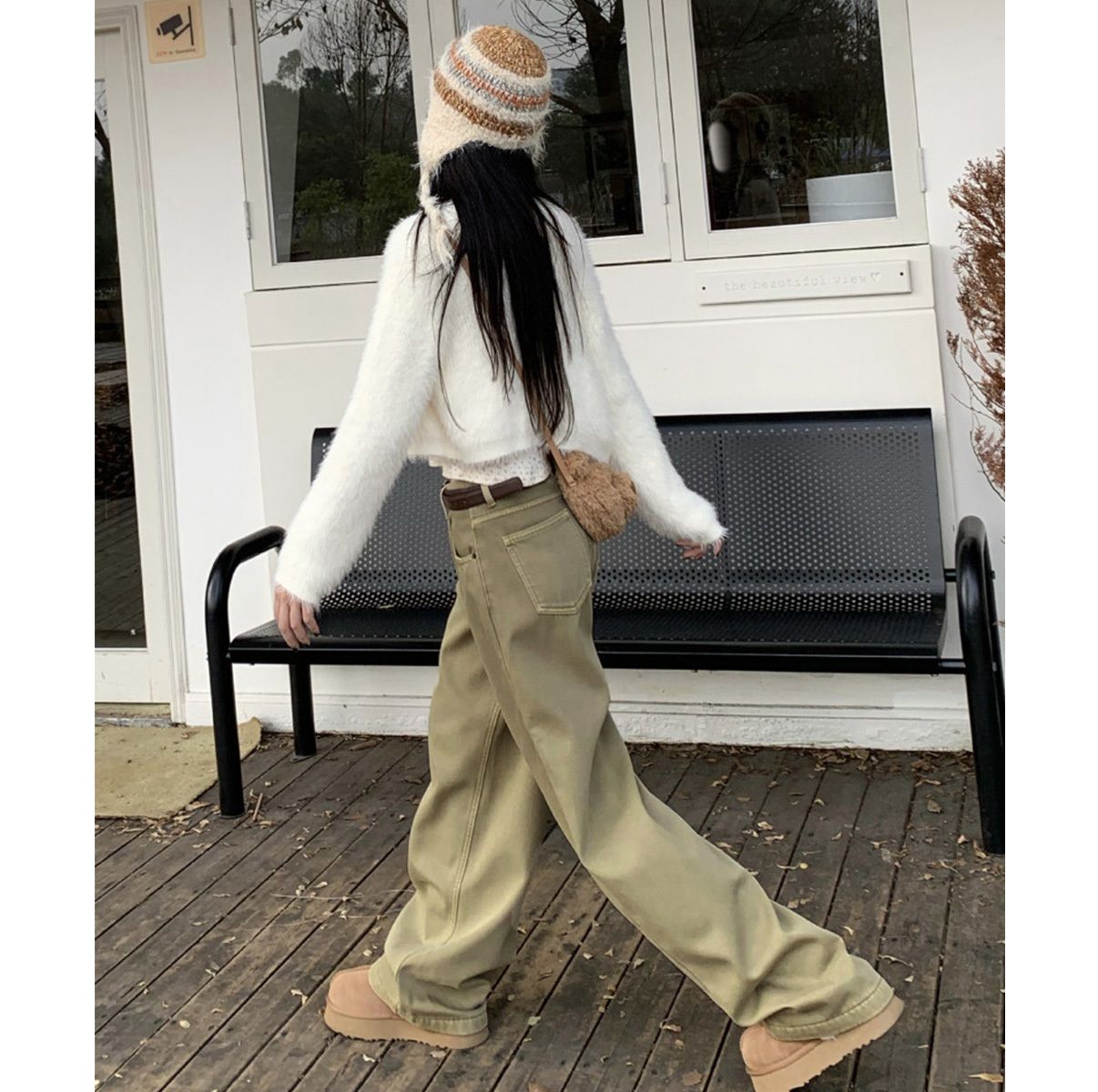 30代ファッション 脚長効果タックワイドデニムパンツ