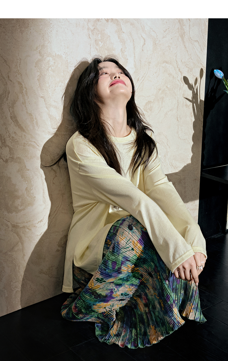 30代ファッション 彩り水彩画プリーツスカート