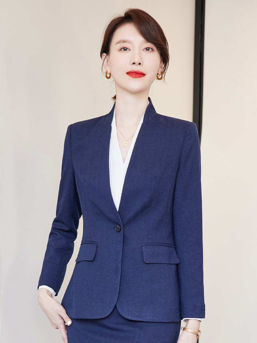 30代ファッション 上品な印象のノーカラージャケット