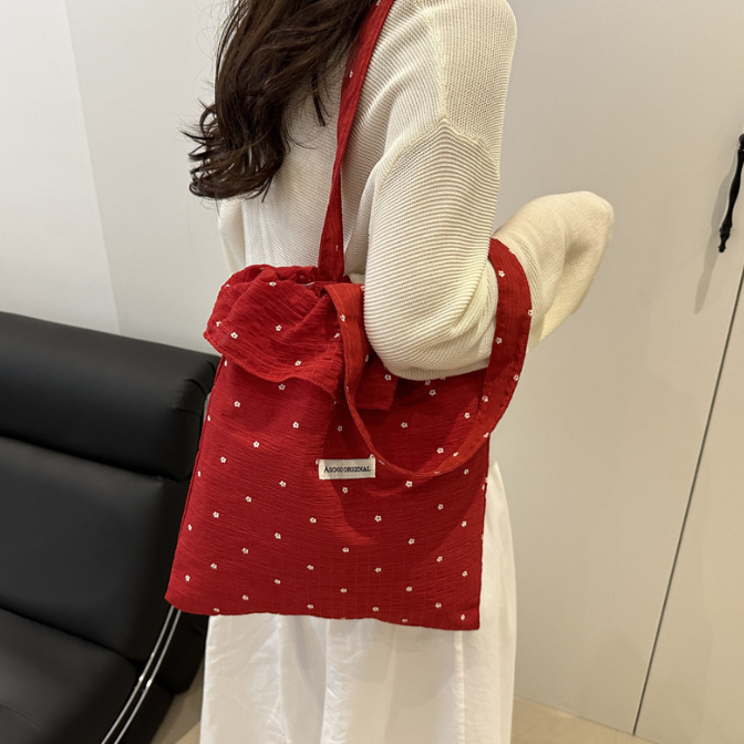 30代ファッション 水玉柄フリル付きトートバッグ帆布素材