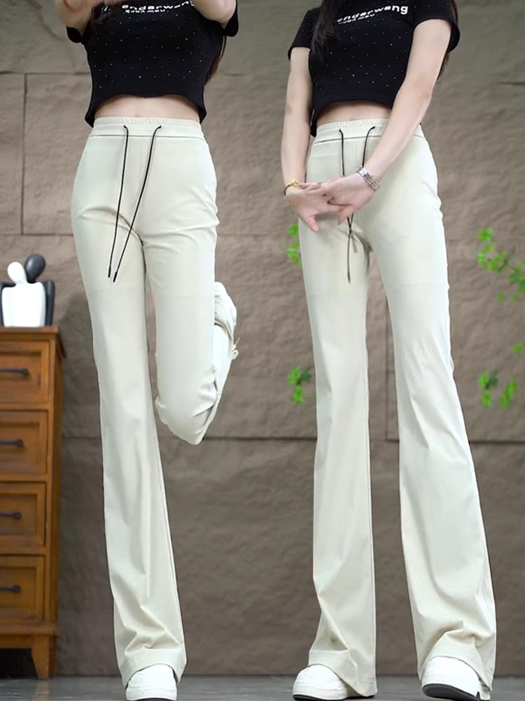 30代ファッション 美脚ストレッチフレアパンツ
