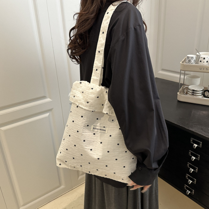 30代ファッション 水玉柄フリル付きトートバッグ帆布素材