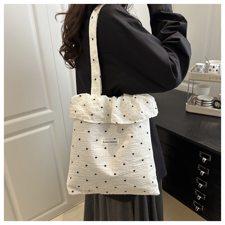 30代ファッション 水玉柄フリル付きトートバッグ帆布素材